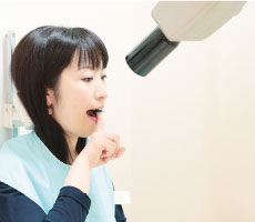 お口の精密な検査を行い、診査・診断・治療方法の検討を行います